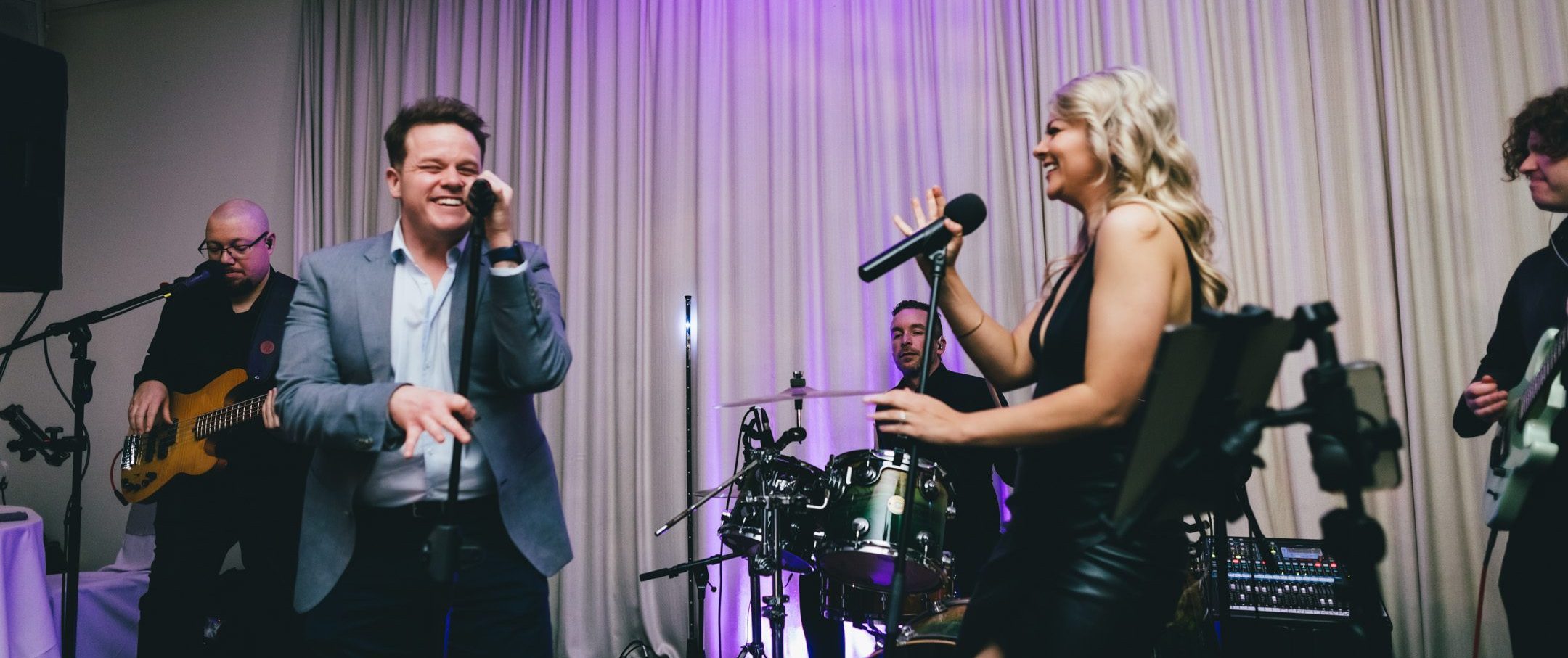 a music band, entertaining the guests of a wedding. Captured by Widfotografia, Melbourne wedding photographer